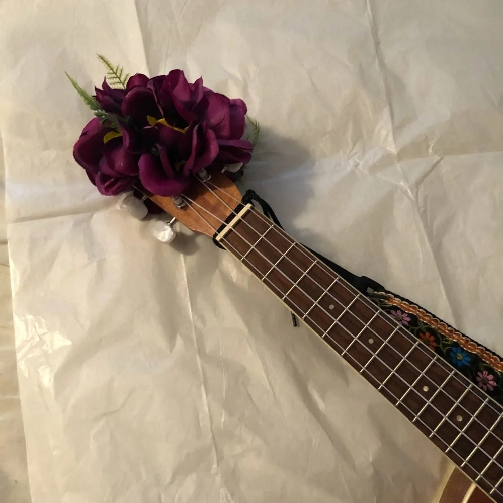 Lei,  Purple Ukulele Silk Flower Lei. New by nancyb - Picture 2 of 3